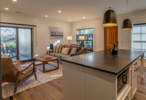Modern Downtown Apartment with Porch - Kelsey